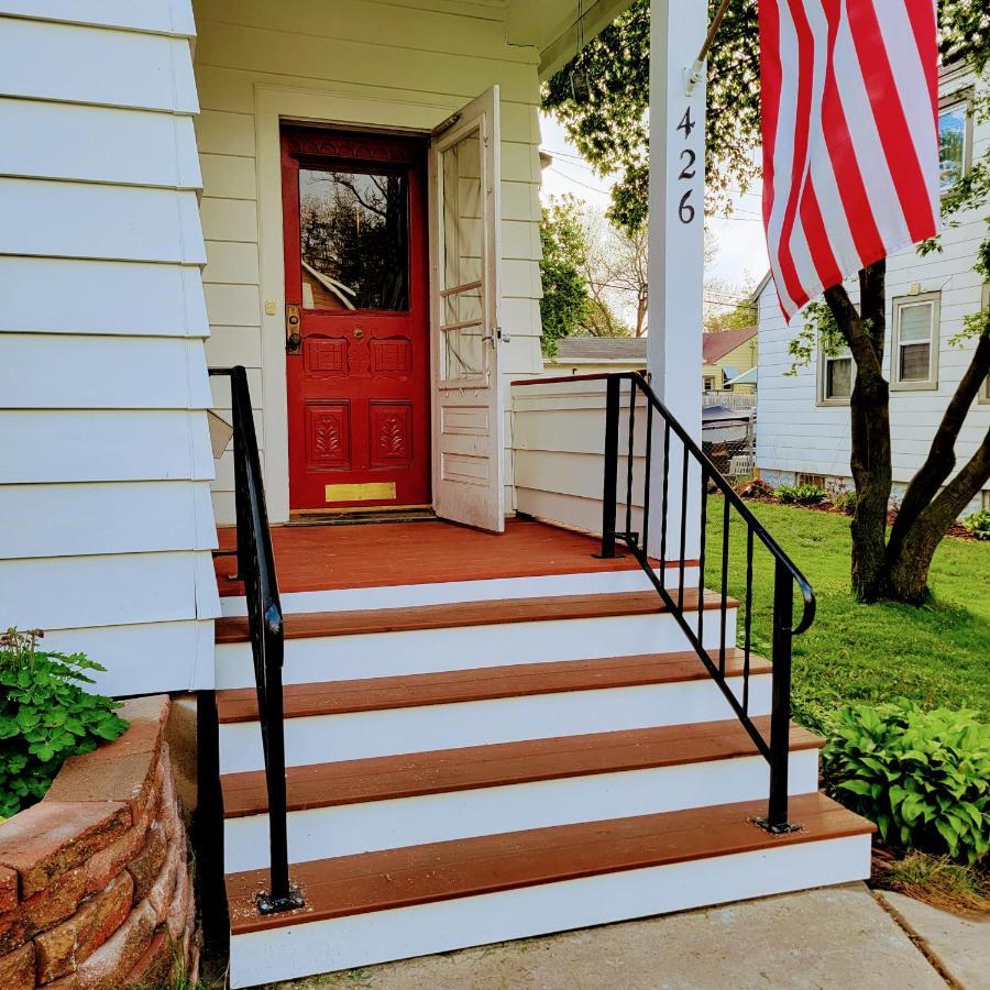 Charming Restored 1891 House Fort Atkinson Exterior foto